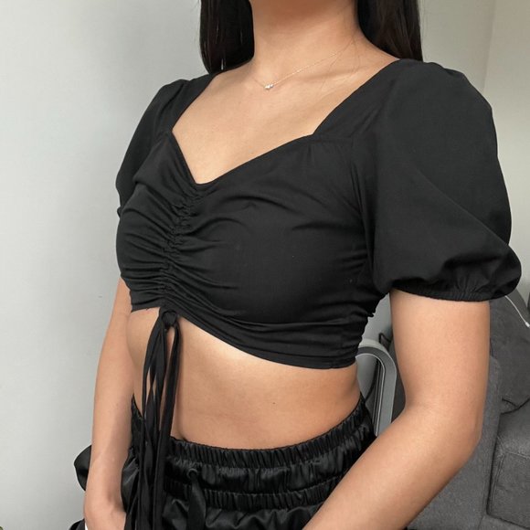 prettylittlething black crop top size US 2 - Picture 4 of 9